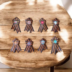 Брошь из георгиевской ленты