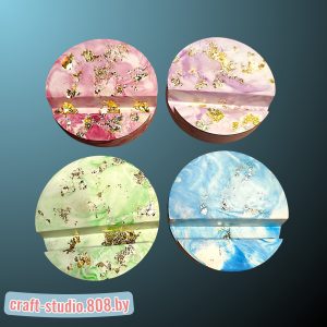 Подставка для телефона с золотом